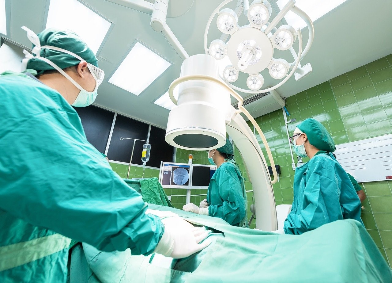 Thomas Le Carrou explique ce qu'est la chirurgie orthopédique et traumatologie